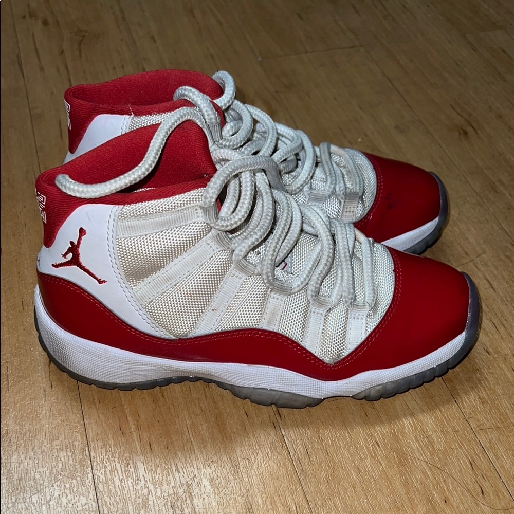Kids  Jordan 11s 🔥🔥Red and White Sneakers